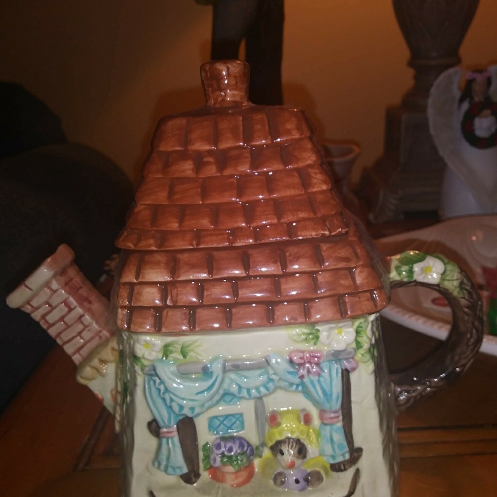 Decorative teapot